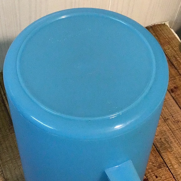Tupperware large pitcher - Picture 3 of 6